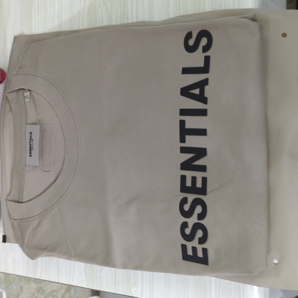 Essential tee